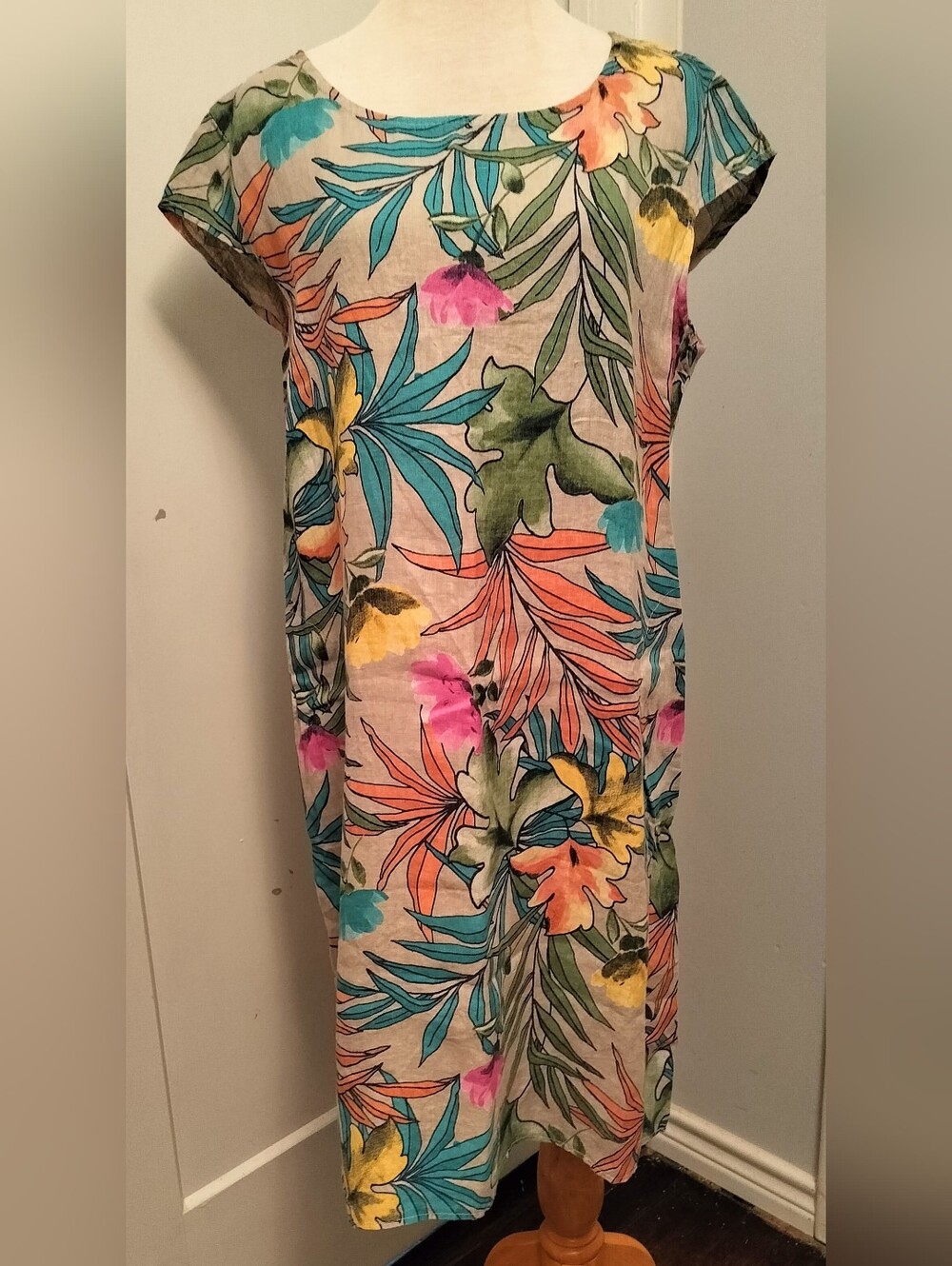 100% Washable Linen Floral Cap-Sleeve Shift Dress in Multicolor